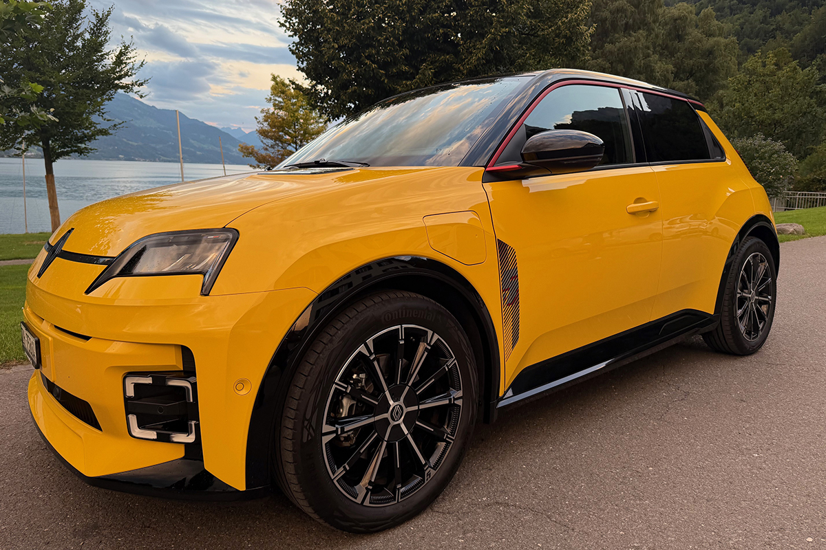 Der Retro-Stromer Renault 5 E-Tech im Höhenflug