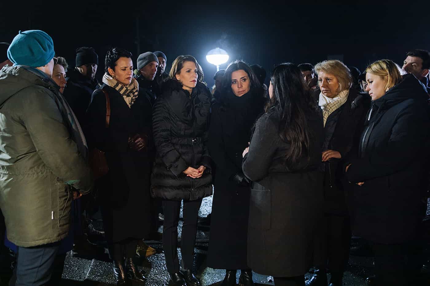 Ministerinnen am Ort des Anschlags mit der ukrainischen stellvertretenden Innenministerin Meri Akopyan. (Quelle: Nastya Telikova) 
