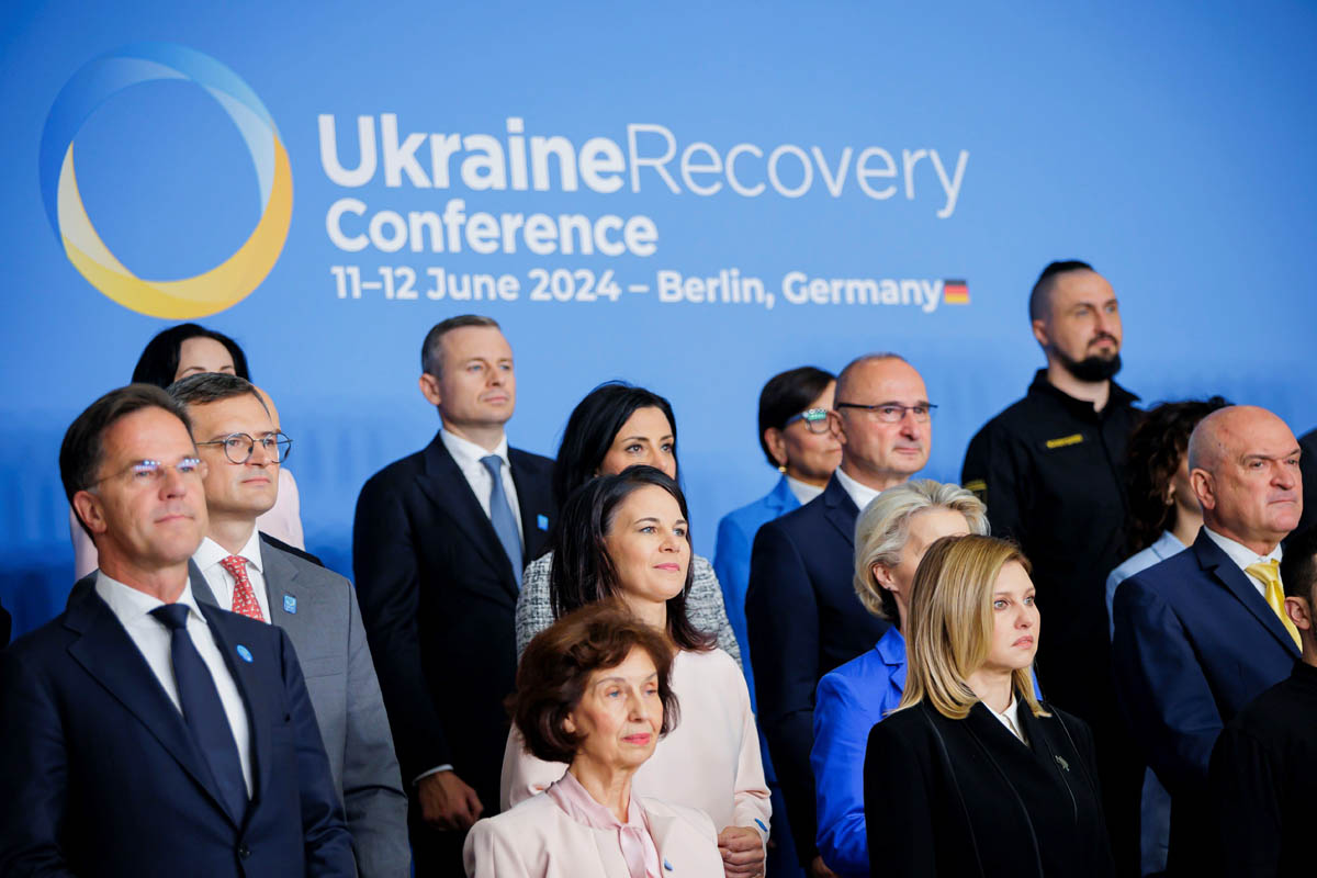 Regierungsrätin Dominique Hasler mit den teilnehmenden Ministerinnen und Ministern an der «Ukraine Recovery Conference».