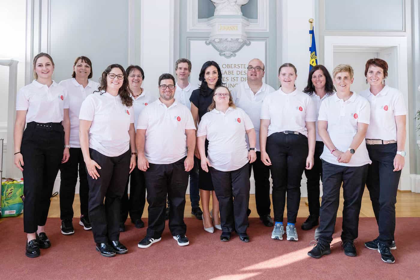Regierungsrätin Dominique Hasler mit der Delegation von Special Olympics Liechtenstein an den World Games 2023 in Berlin.