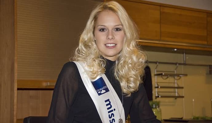 Die neue Miss Schweiz Linda Fäh bei Delta Möbel in Haag