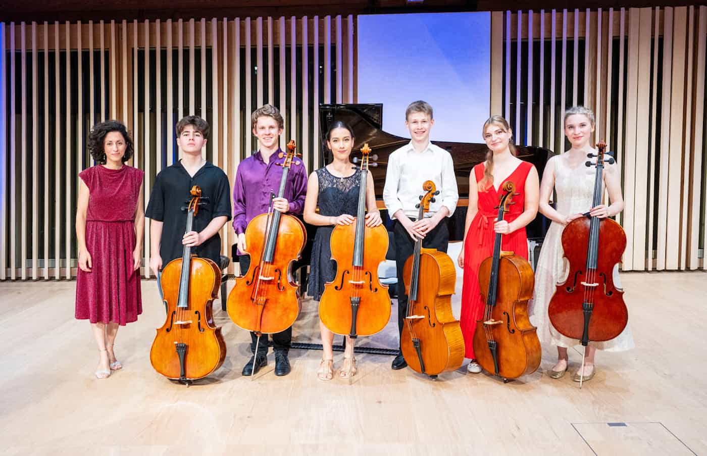 (v.l.) Petya Mihneva Falsig (Korrepetitorin), Hugo Dominguez, Maxime Grizard, Celia Ruiz Bermudo, Oscar Benjamin Hollmer, Henriette-Luise Knauer, Sophie Kauer