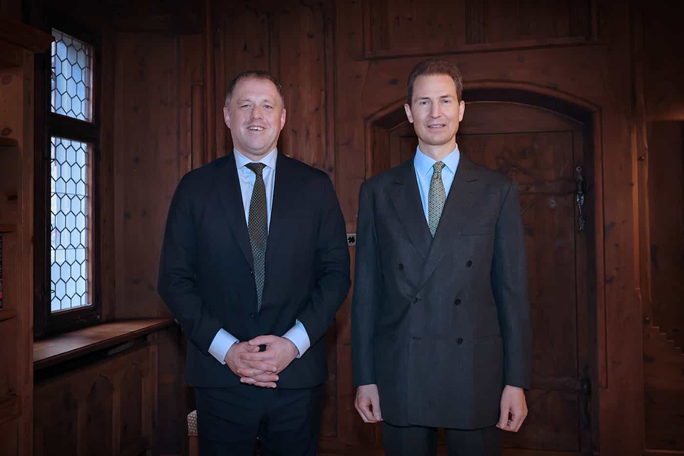 Im Anschluss an das Arbeitstreffen mit Aussenministerin Monauni stattete Minister Byrne S.D. Erbprinz Alois von und zu Liechtenstein einen Höflichkeitsbesuch ab. (Quelle: IKR/Roland Korner)