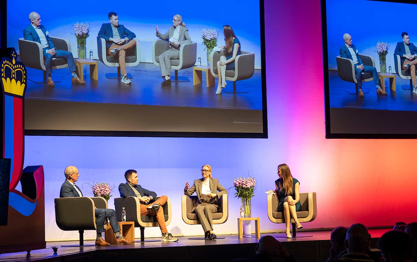 (v.l.) Talk «E-Governement im Alltag» – Christian Wolf, Verwaltungsratspräsident Liechtenstein Marketing; Florian Marcus, Digitalisierungsberater Proud Engineers & e-Estonia; Sabine Monauni, Regierungschef-Stellvertreterin; Moderatorin Sunni J. Groenevald