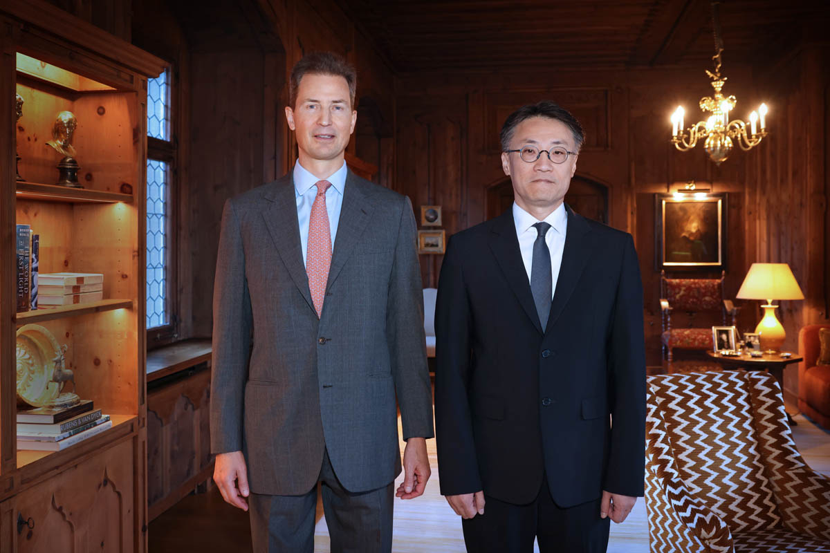 S.D. Erbprinz Alois von und zu Liechtenstein und S.E. Taekyoon Kim, Botschafter der Republik Korea. 