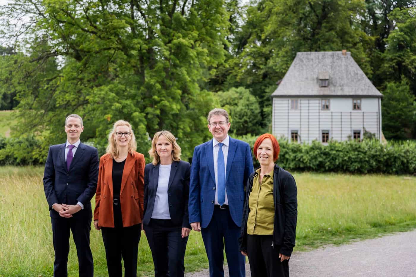 Die Umweltminister von Luxemburg, Liechtenstein, Deutschland und der Schweiz, Serge Wilmes, Sabine Monauni, Steffi Lemke und Albert Rösti mit Irmi Salzer, stellvertretende Kabinettschefin im Umweltministerium von Österreich. (Quelle: Christoph Soeder)