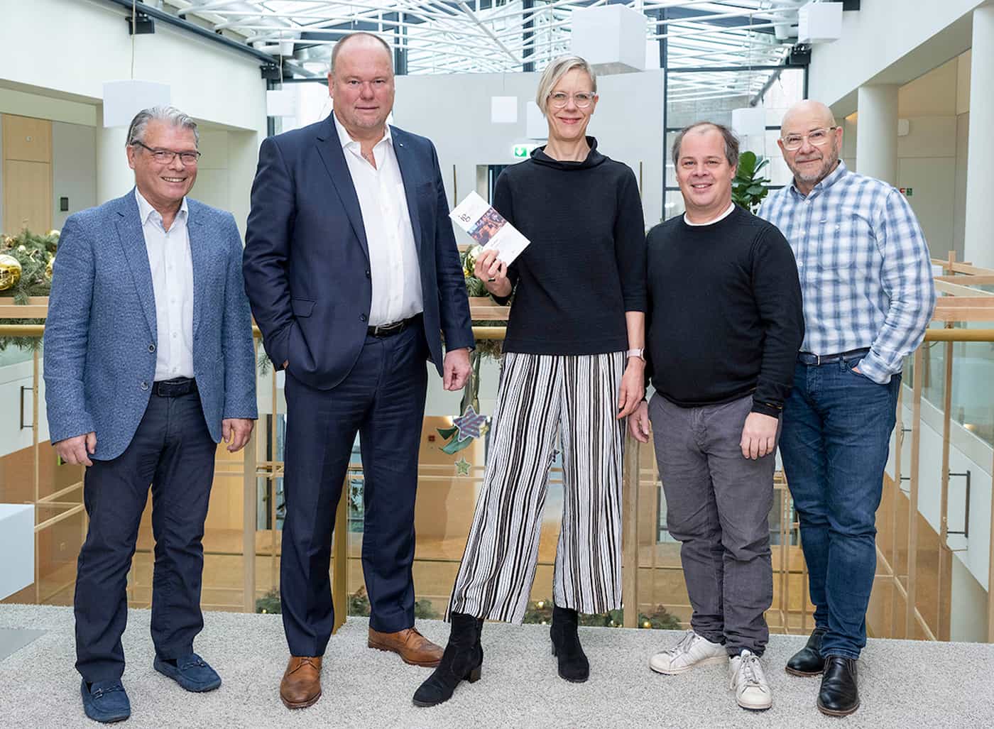 (v.l.) Michael Gattenhof (Vorstand IG KuK), Bruno Matt (Geschäftsführer der LLB Vorsorgestiftung für Liechtenstein), Katrin Hilbe (Präsidentin IG KuK), Thomas Beck (Vizepräsident IG KuK), Arno Oehri (Vorstand IG KuK), Foto: © exclusiv