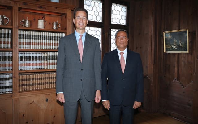 S.D. Erbprinz Alois von und zu Liechtenstein und S.E. Luis Alberto Castro Joo, Botschafter der Republik Peru