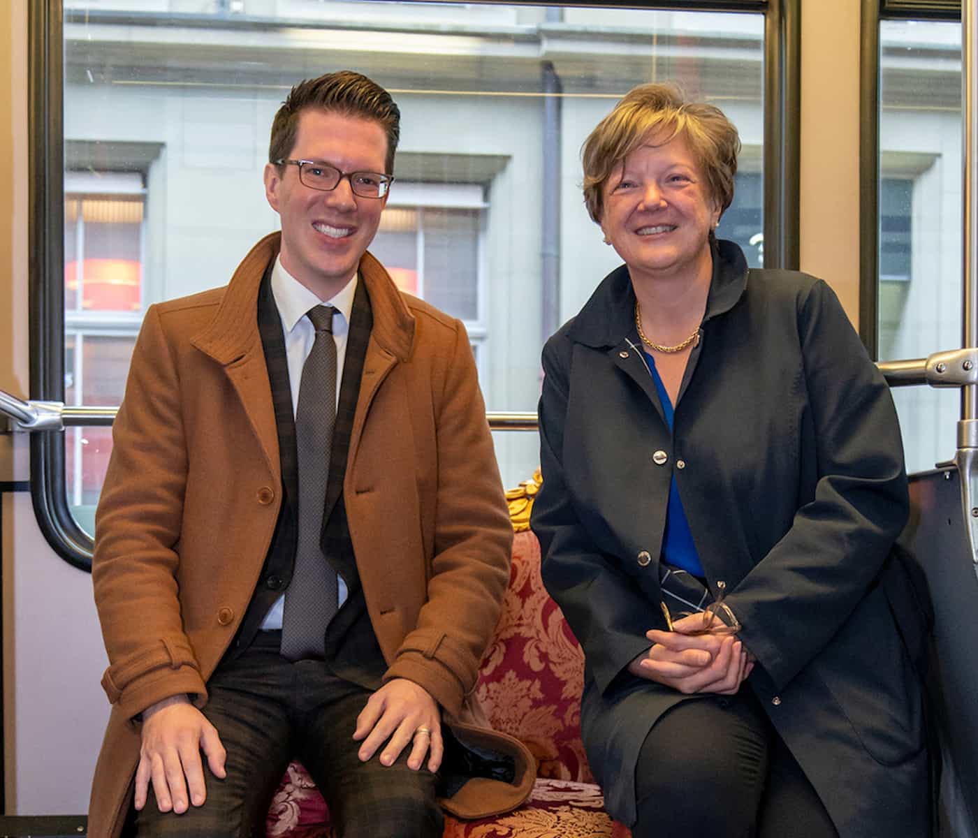 Regierungsrat Manuel Frick und Isabelle Chassot, Direktorin des Bundesamtes für Kultur bei der Fahrt mit dem Liechtenstein Fernweh Express