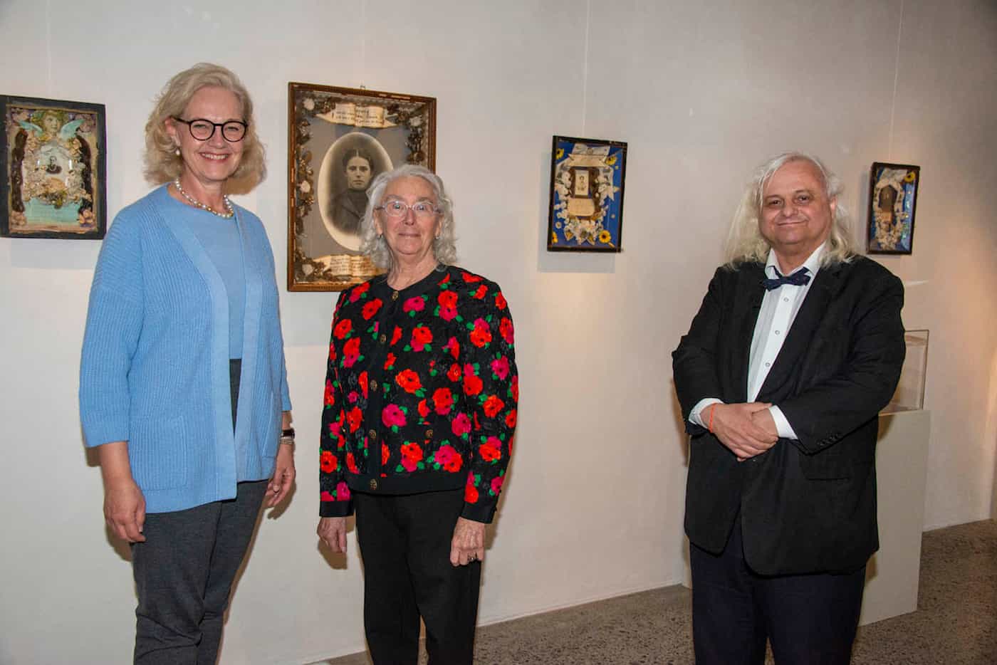 (v.l.) Jasmin Collini Heidegger, Stiftungsrats-Präsidentin des Liechtensteinischen LandesMuseums, Emilie Swoboda, Kunsthandwerk- und Brauchtumsforscherin, Prof. Dr. Rainer Vollkommer, Direktor des Liechtensteinischen LandesMuseums