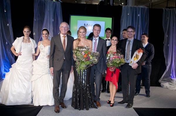 Christa Rigozzi moderiert Modeschau mit Fest- und Brautmode bei Delta Möbel