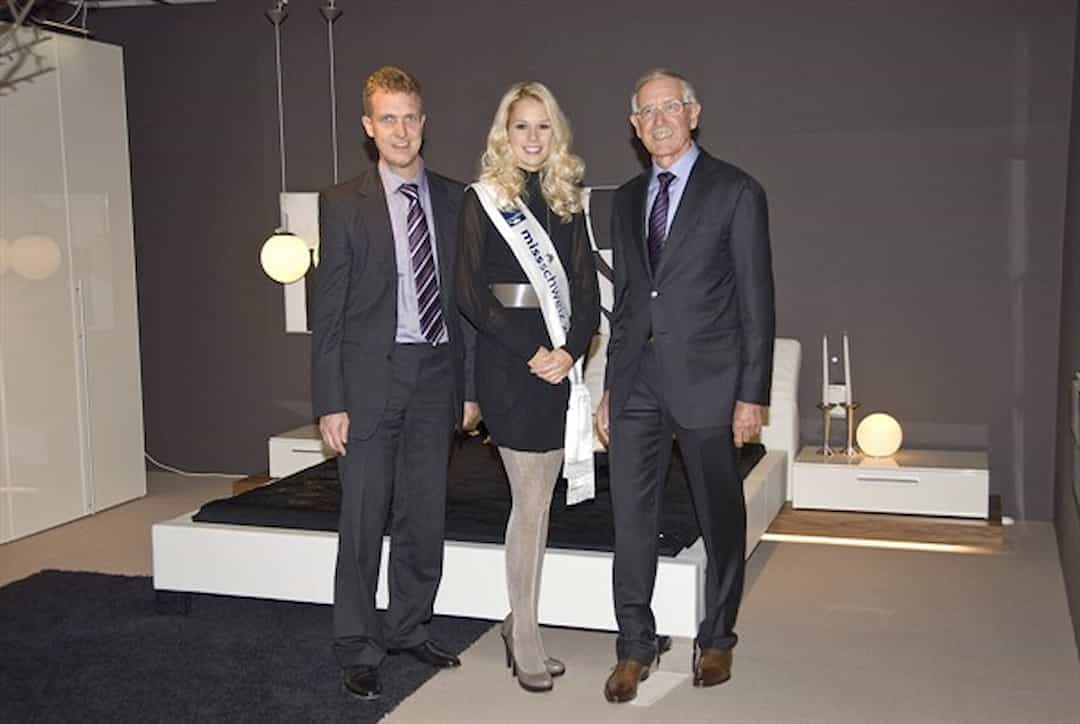 Miss Schweiz Linda Fäh bei Delta Möbel in Haag
