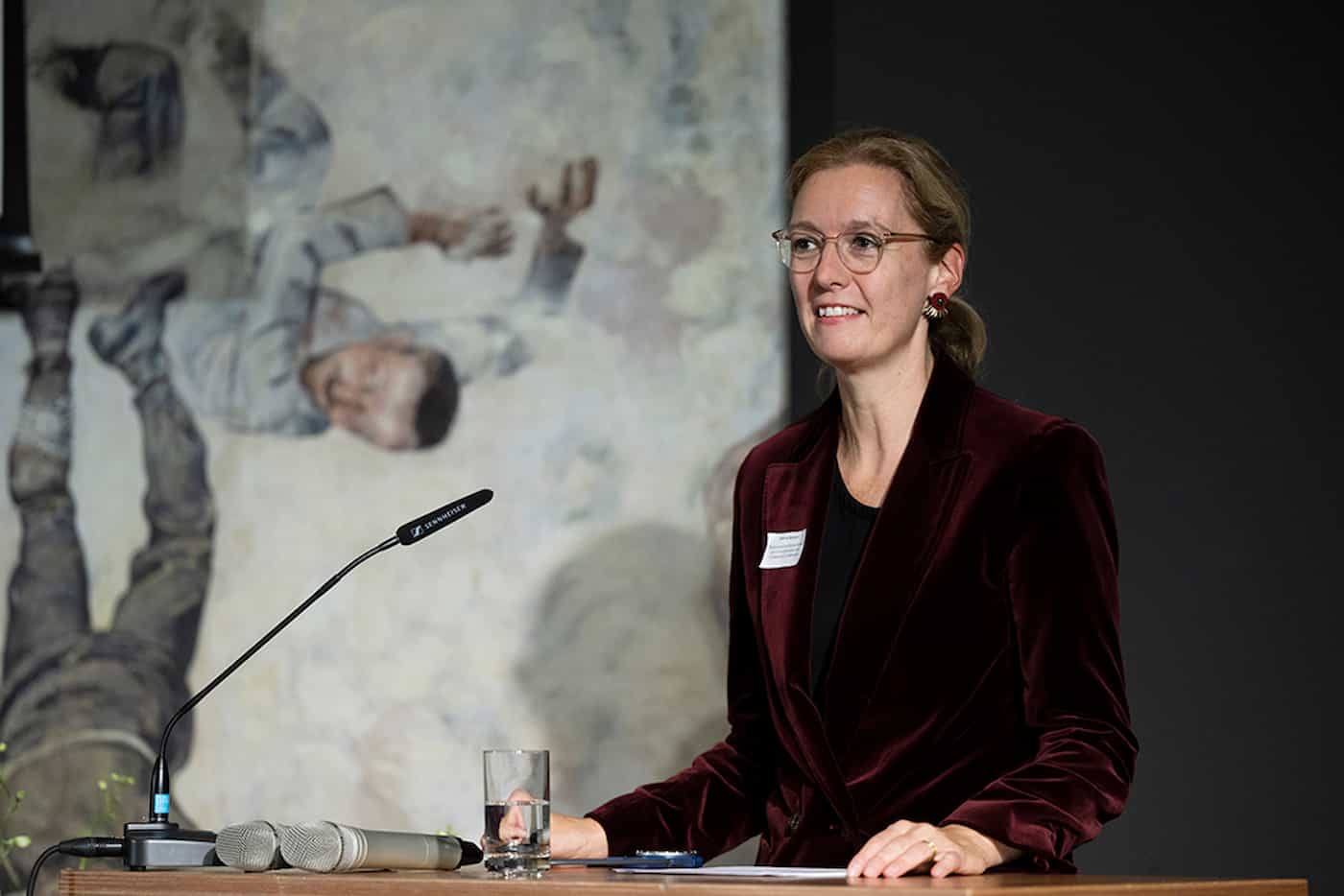 Regierungschef-Stellvertreterin Sabine Monauni bei der Ansprache zur Verleihung des Architekturpreises für nachhaltiges Sanieren und Bauen (Foto: ©David Schweizer)