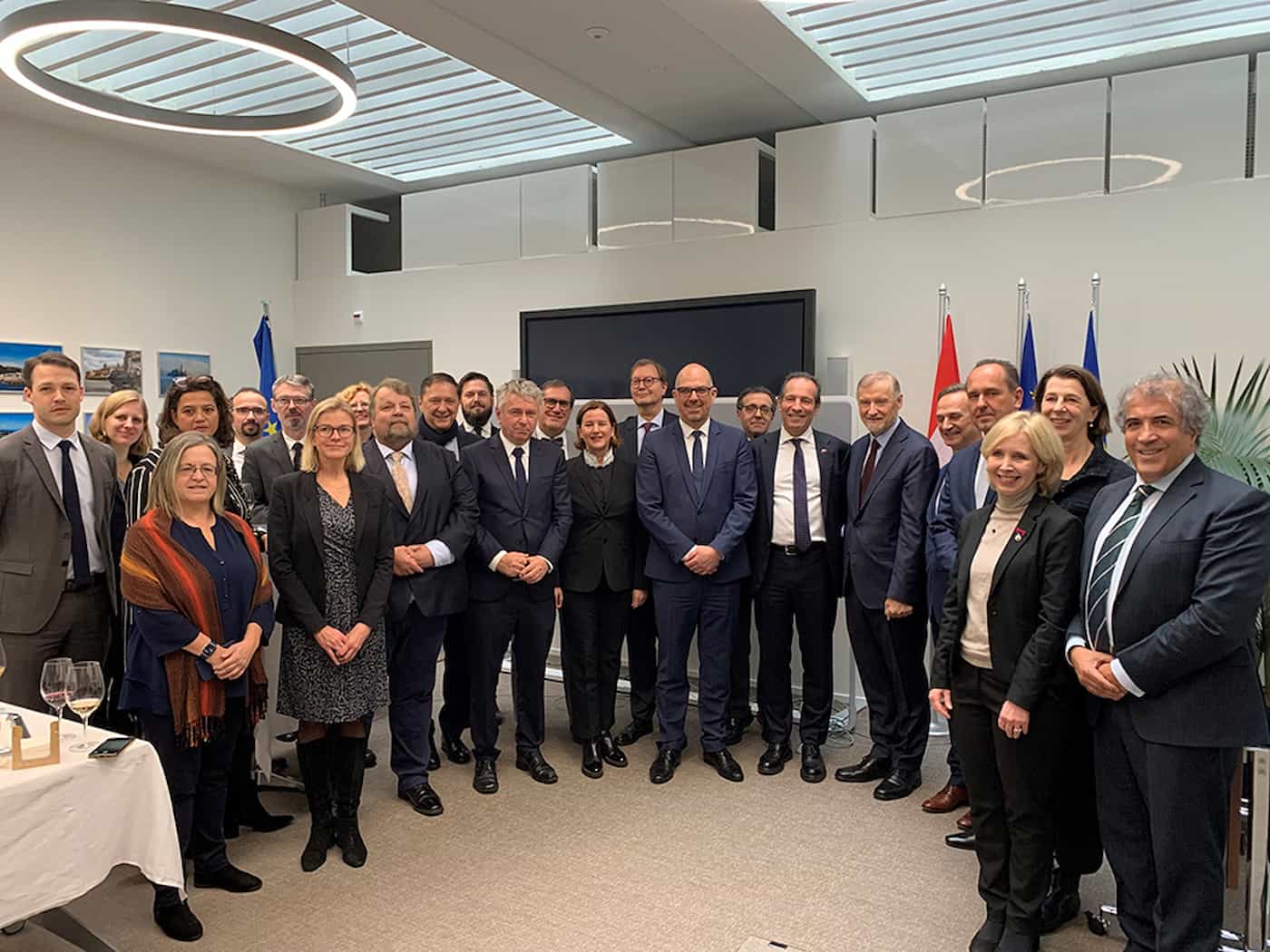 Die Teilnehmer beim Treffen mit den Botschafterinnen und Botschaftern der EU-Staaten. (Quelle: Andreas von Gunten)