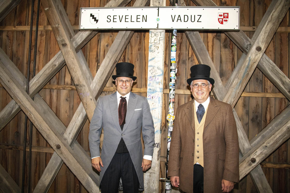 Gemeindepräsident von Sevelen, Eduard Neuhaus und Bürgermeister von Vaduz, Manfred Bischof