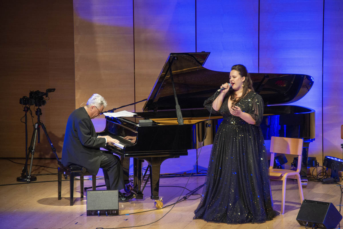  Nadia Maria (Gesang), Drazen Domjanic (Klavier)