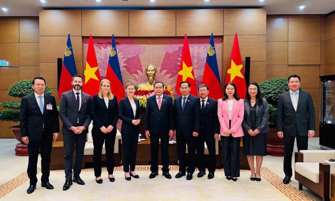 Regierungschefin Brigitte Haas mit dem Vorsitzenden der Nationalversammlung, Tran Thanh Man. (Quelle: Regierung Vietnam)