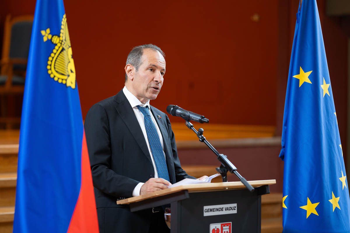 EU-Botschafter Petros Mavromichalis bei seiner Ansprache zum Europatag 2024 im Rathaussaal Vaduz.