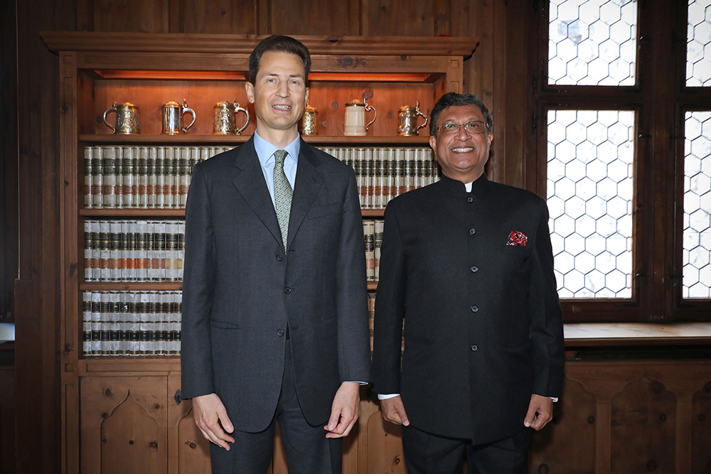 S.D. Erbprinz Alois von und zu Liechtenstein und S.E. Sanjay Bhattacharyya, Botschafter der Republik Indien