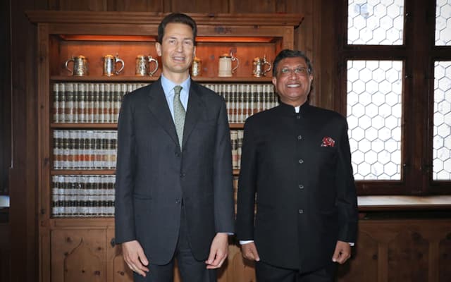 S.D. Erbprinz Alois von und zu Liechtenstein und S.E. Sanjay Bhattacharyya, Botschafter der Republik Indien