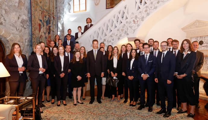 Schweizer Jungdiplomatinnen und Jungdiplomaten besuchen Liechtenstein