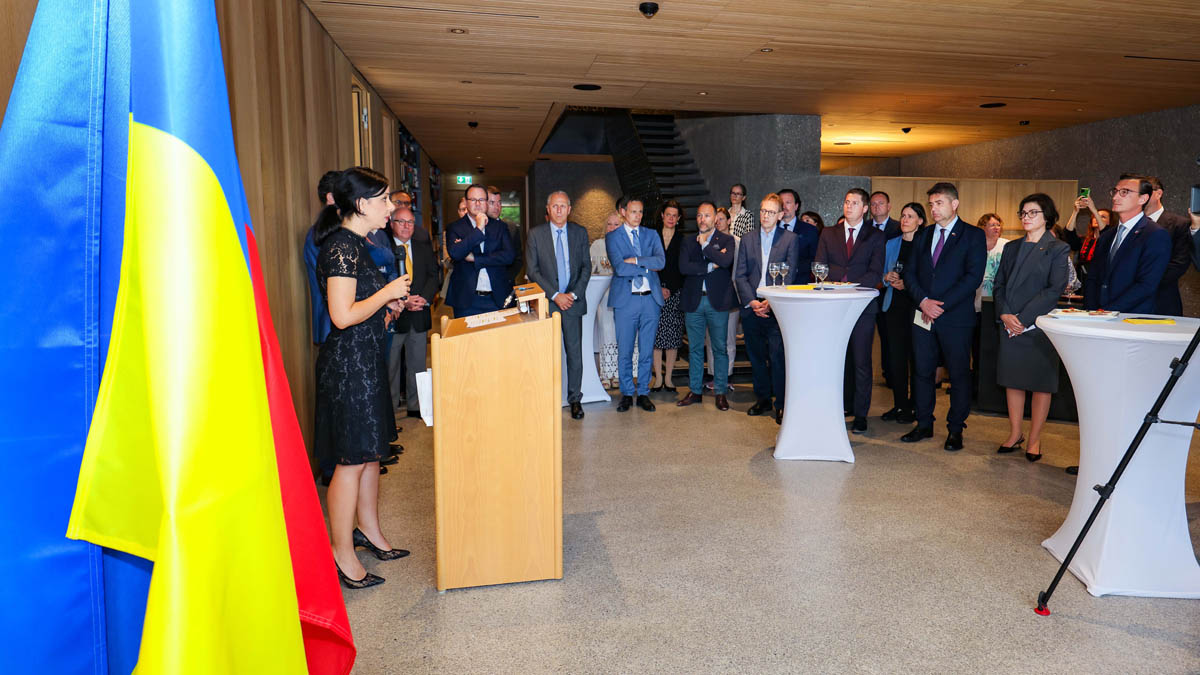 Regierungsrätin Dominique Hasler bei ihrer Ansprache zur Eröffnung des ukrainischen Honorarkonsulats in Liechtenstein.