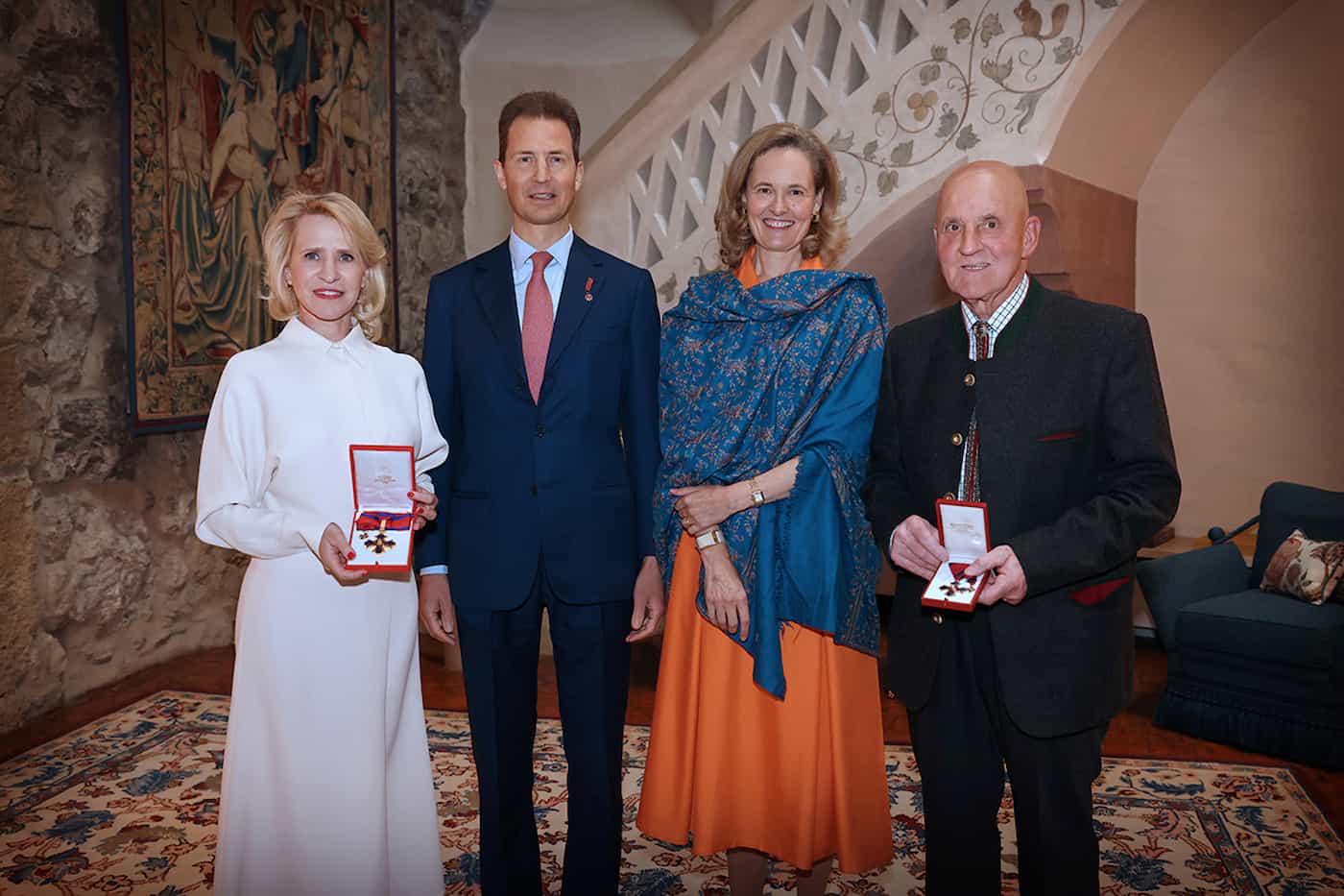 Aurelia Frick, S.D. Erbprinz Alois und I.K.H. Erbprinzessin Sophie von und zu Liechtenstein, Daniel Beck bei der Ordensverleihung. (Quelle: IKR/Roland Korner)