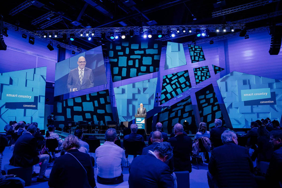 Regierungschef Daniel Risch spricht an der Smart Country Convention in Berlin.