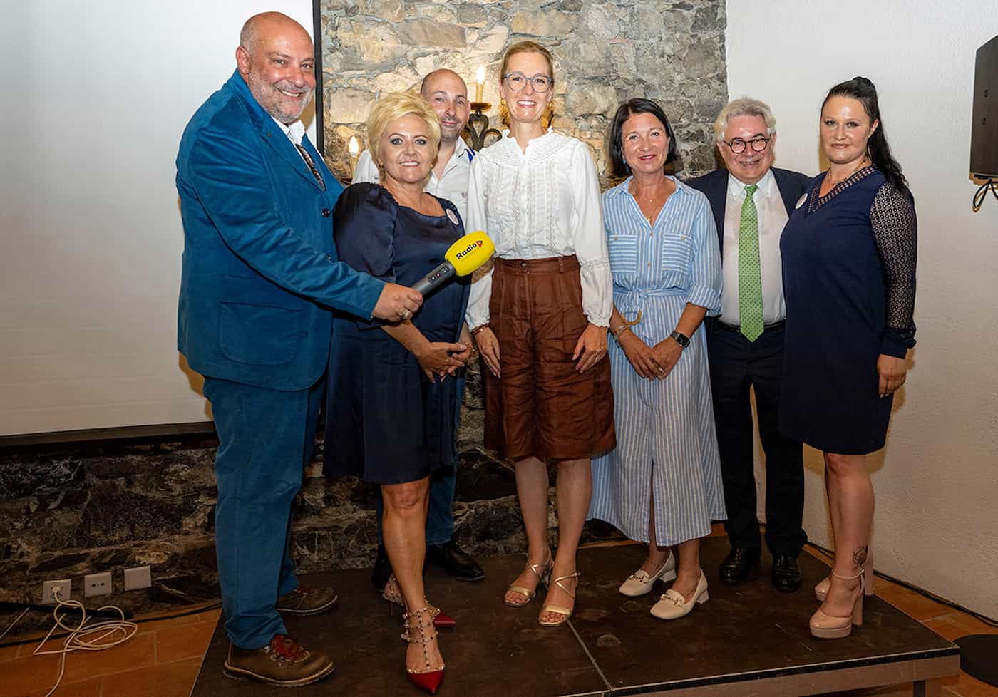 (v.l.) Stephan M. Porchete, Dominique Sohm, Yves Müller, Regierungschef-Stellvertreterin Sabine Monauni, Carmen Dahl, Präsidentin des Internationalen Liechtensteiner Presseclubs (LPC), Jürg Bachmann, Verwaltungsratspräsident des Liechtensteinischen Rundfunks, Julia Hoch