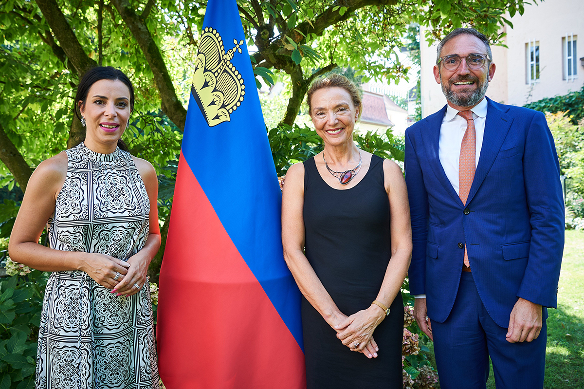 Regierungsrätin Dominique Hasler mit der scheidenden Generalsekretärin des Europarates, Marija Pejčinović Burić und Botschafter Domenik Wanger © Council of Europe