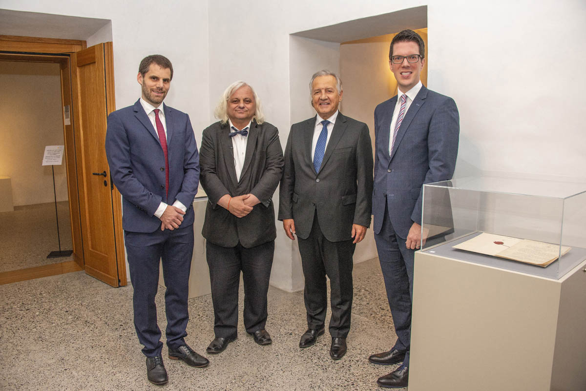 (v.l.) Direktor Liechtenstein-Institut Dr. Christian Frommelt, Direktor Liechtensteinisches LandesMuseum Prof. Dr. Rainer Vollkommer, Landtagspräsident Albert Frick, Regierungsrat Manuel Frick 