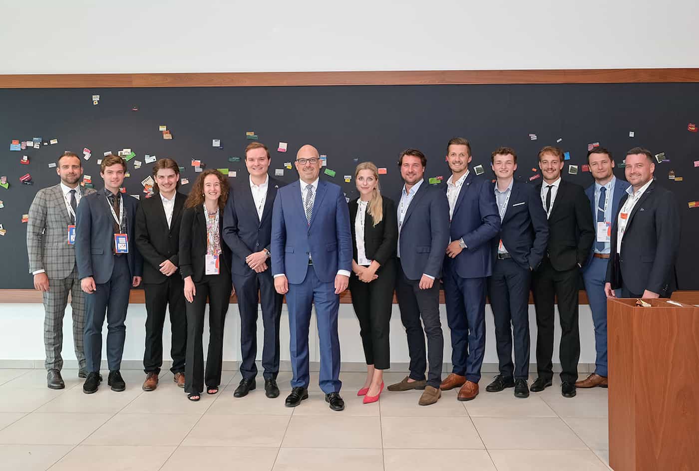 Regierungschef Daniel Risch mit Mitgliedern des «Club Alpbach Liechtenstein». (Quelle: Wolfgang Lackner)