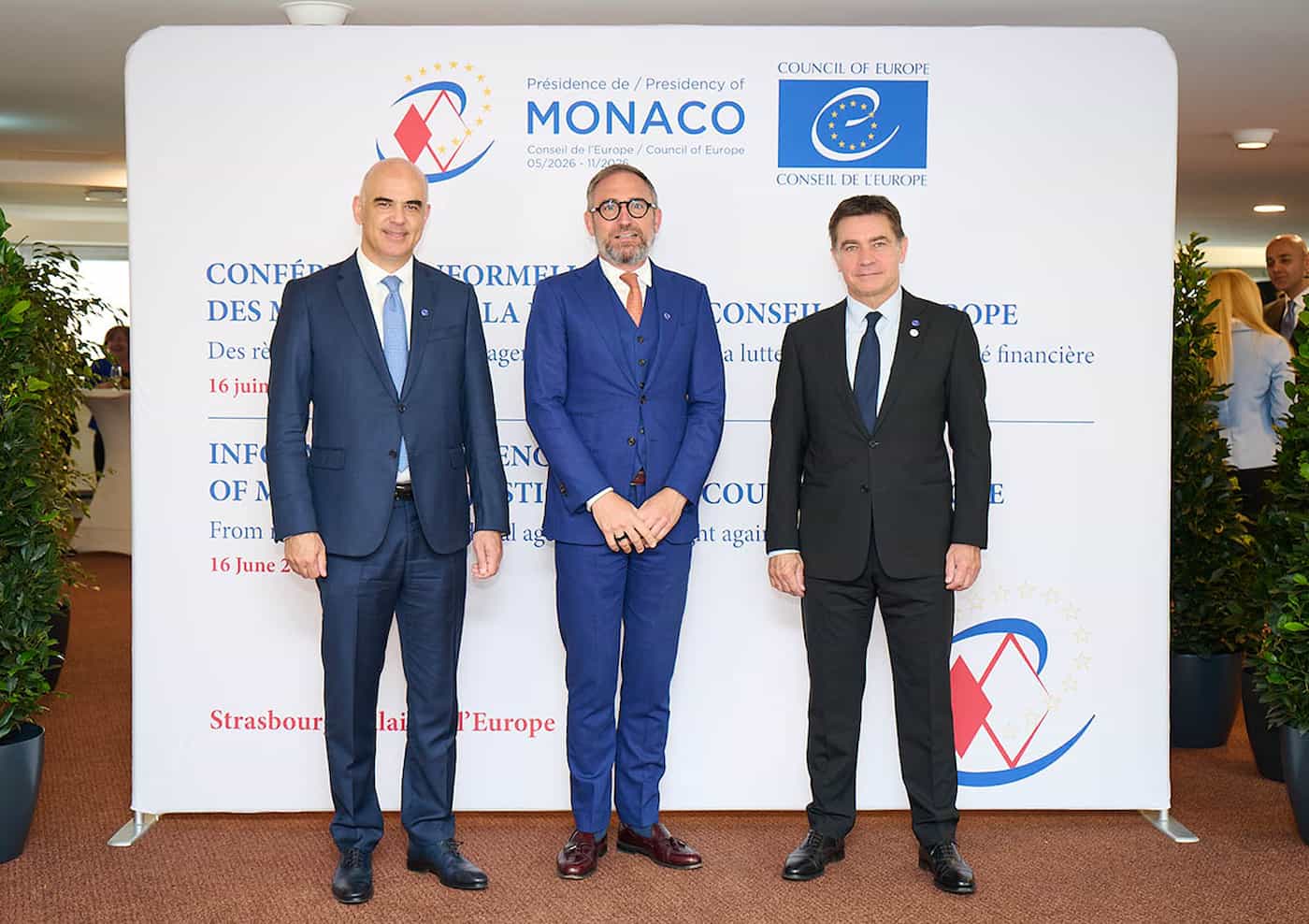 Generalsekretär Alain Berset, Botschafter Domenik Wanger, Staatsekretär von Monaco für Justiz, Samuel Vuelta Simon (Quelle: CoE/Alban Hefti)