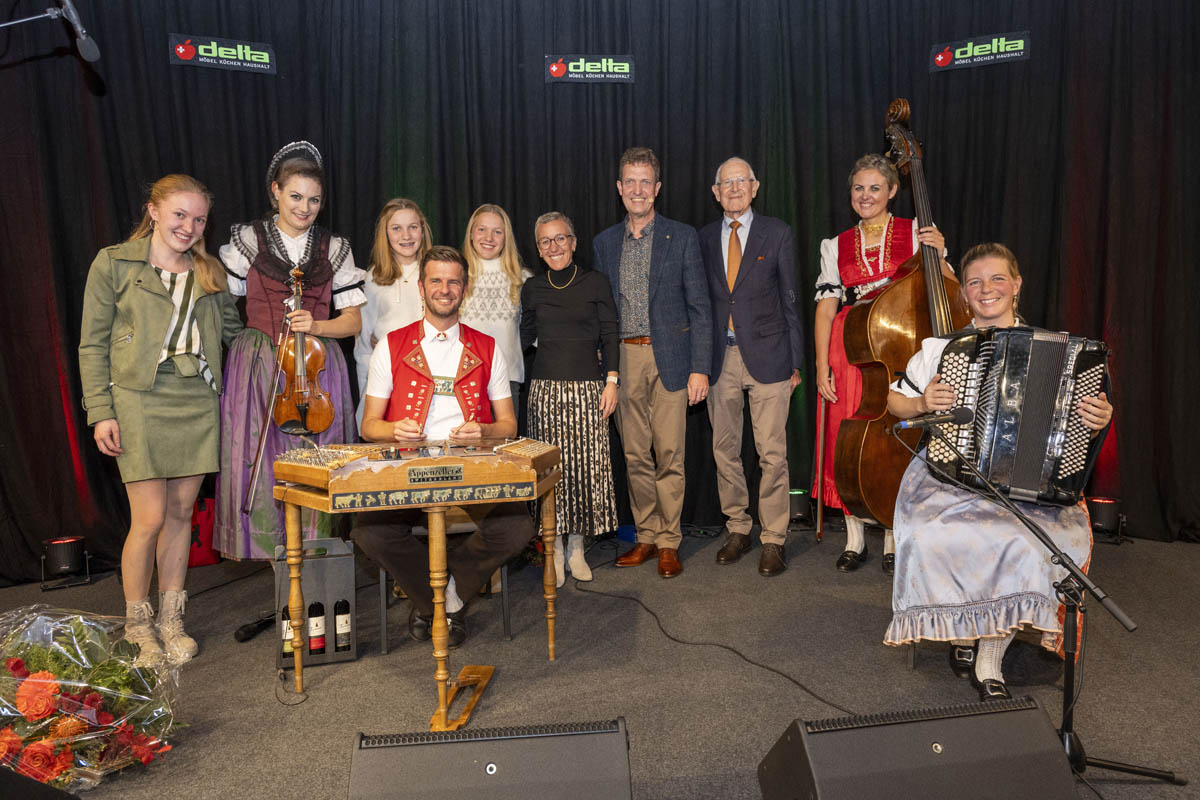 Herbst-Hausmesse bei Delta Möbel in Haag – Freitag, 7. November 2025 – Nicolas Senn & Sennemusig