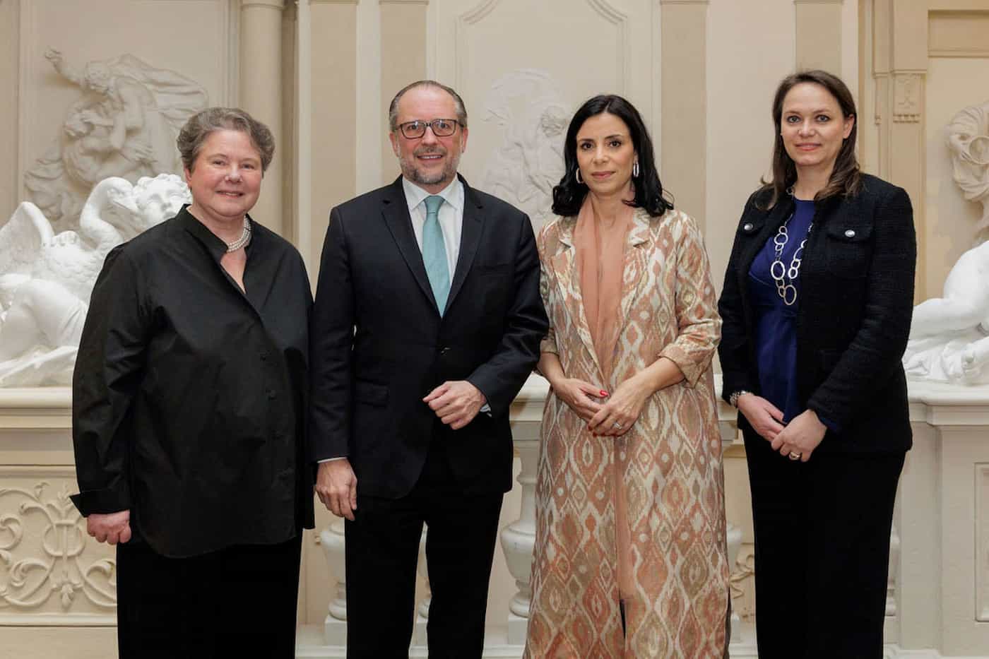 Traditionelles Abendessen im Stadtpalais Liechtenstein: Maria-Pia Kothbauer, Liechtensteinische Botschafterin in Wien, Alexander Schallenberg, Österreichischer Bundeskanzler und Aussenminister, Regierungsrätin Dominique Hasler und Katharina Kastner, Österreichische Botschafterin für Liechtenstein. (Quelle: Elena Azzalini/Regierung FL)