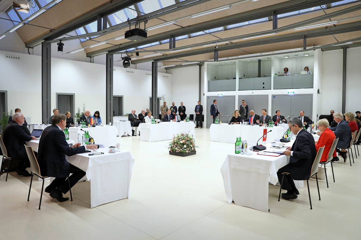 Arbeitsgespräch im Auditorium der Universität