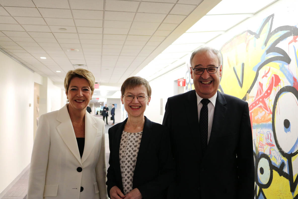 Im bilateralen Gespräch zwischen der Schweiz und Liechtenstein betonten Bundespräsidentin Karin Keller-Sutter, Bundesrat Guy Parmelin und Regierungschefin Brigitte Haas die grosse Bedeutung der engen und freundschaftlichen Beziehungen.