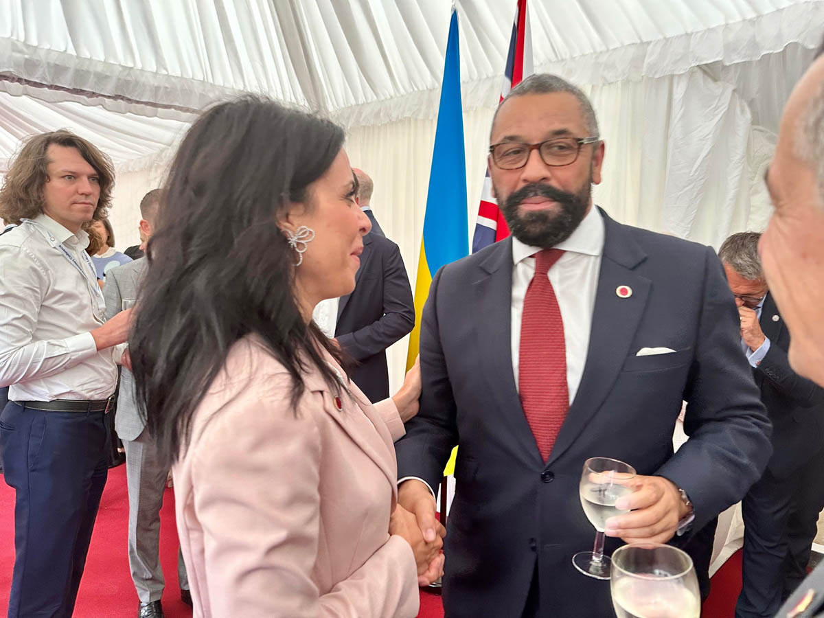 Regierungsrätin Dominique Hasler mit dem Aussenminister des Vereinigten Königreichs, James Cleverly.