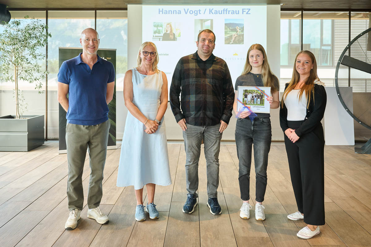 Hanna Vogt mit den Begleitern ihrer Lehrzeit