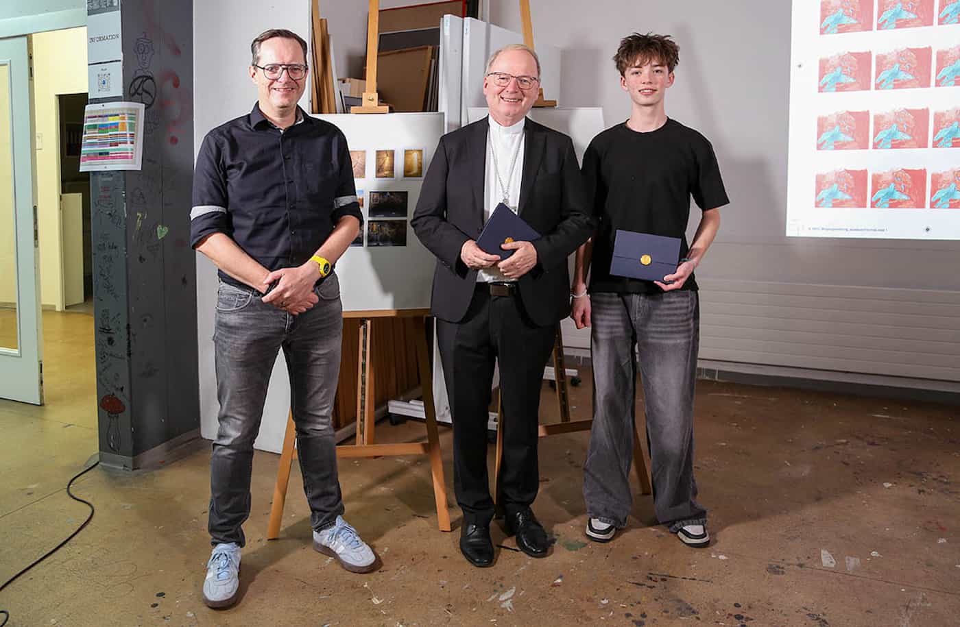 (v.l.) Armin Hoop, Bischof Dr. Benno Elbs,  Daniel Martini