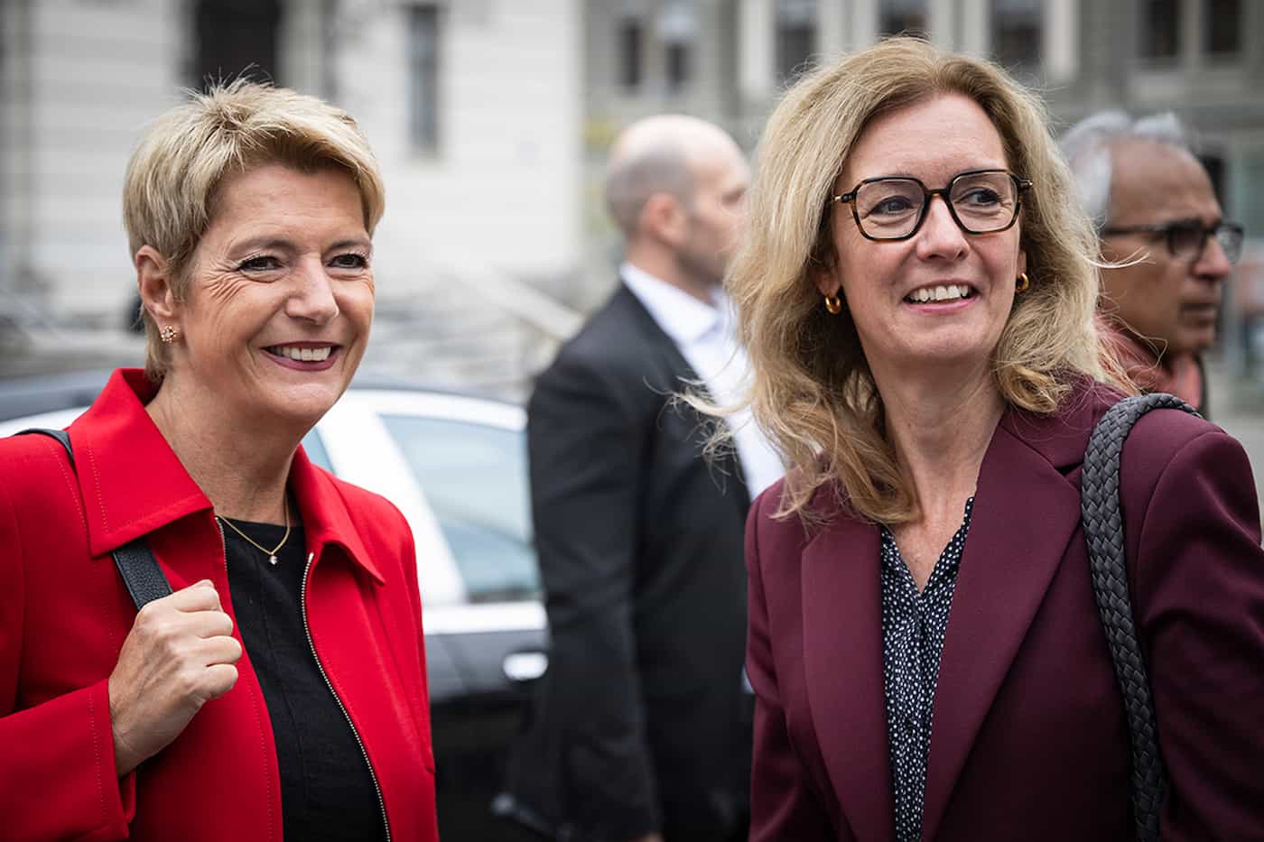 Bundespräsidentin Karin Keller-Sutter und Regierungschefin-Stellvertreterin Sabine Monauni bei der Eröffnung der OLMA 2025 in St. Gallen. (Quelle Keystone/Andreas Becker)