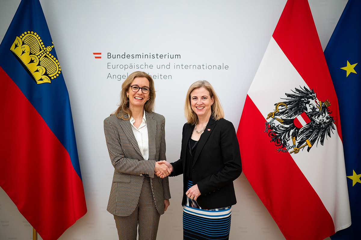 Regierungschefin-Stellvertreterin Sabine Monauni mit Bundesministerin Beate Meinl-Reisinger. (Quelle: BMEIA/Michael Gruber)