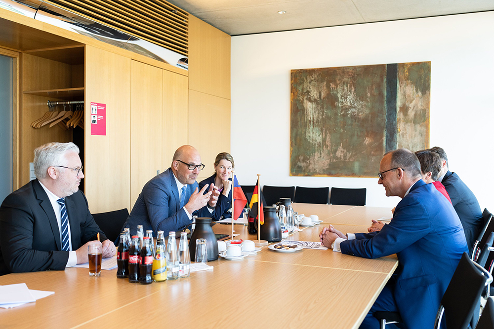 Die liechtensteinische Delegation mit Regierungschef Daniel Risch beim Treffen mit Friedrich Merz, Fraktionsvorsitzender der CDU/CSU 