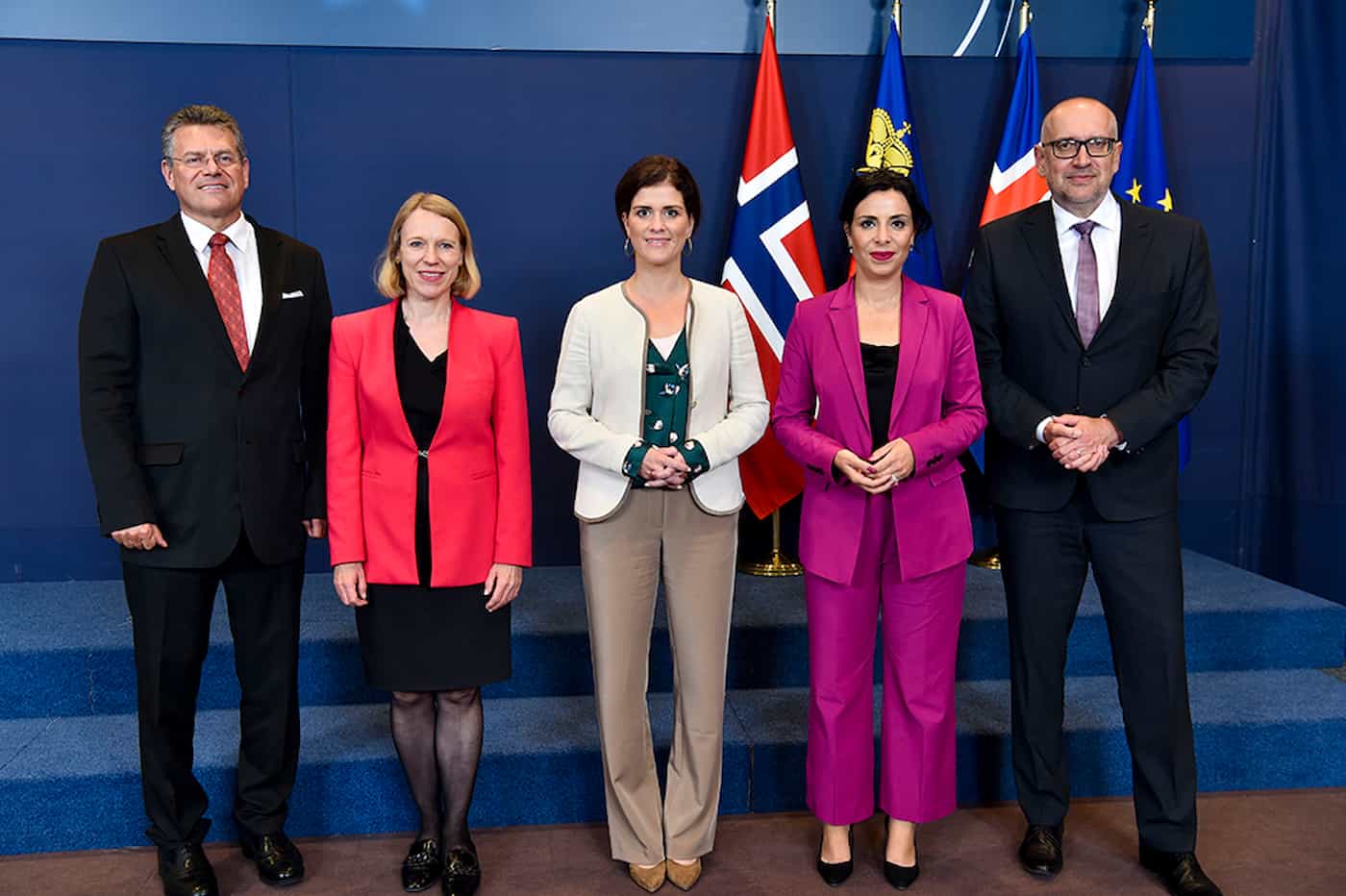 Maroš Šefčovič (Vizepräsident EU-Kommission), Anniken Huitfeld (Aussenministerin Norwegen), Thórdís Kolbrún Reykfjörd Gylfadóttir (Aussenministerin Island), Dominique Hasler (Aussenministerin Liechtenstein) und Mikuláš Bek (Europaminister Tschechien)