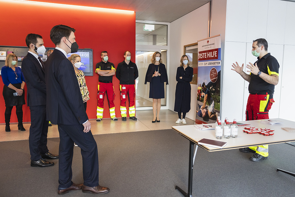 Regierungsrat Manuel Frick besucht Liechtensteinisches Rotes Kreuz