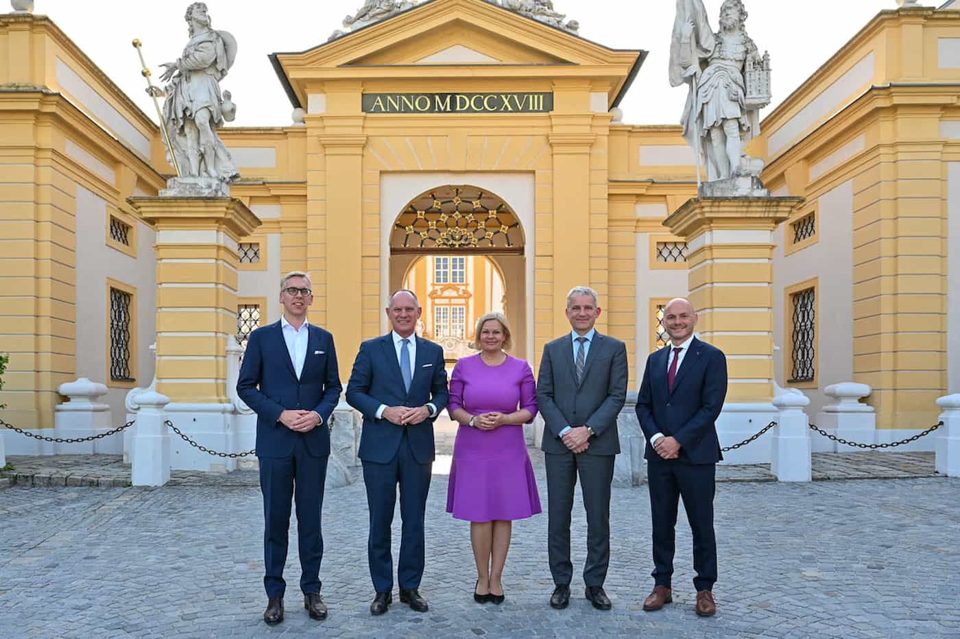 Leon Gloden (Minister für innere Angelegenheiten, LUX), Gerhard Karner (Bundesinnenminister, AT), Nancy Faeser (Ministerin des Innern und für Heimat, D), Bundesrat Beat Jans und Regierungsrat Hubert Büchel am Innenministertreffen in Krems. Foto: Jürgen Makowecz