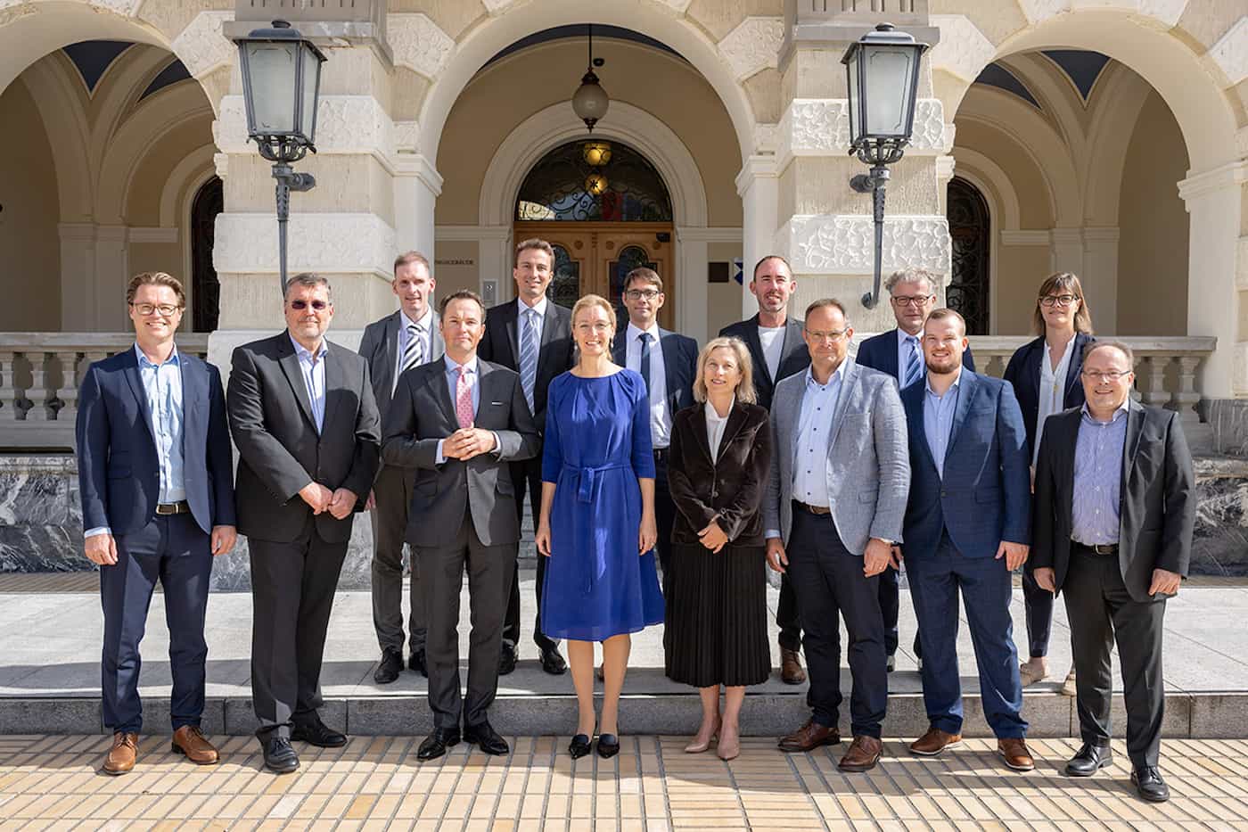 Regierungschef-Stellvertreterin Sabine Monauni mit Vertreterinnen und Vertreter der deutschsprachigen Glücksspielbehörden aus Deutschland, Österreich, der Schweiz und Liechtenstein.
