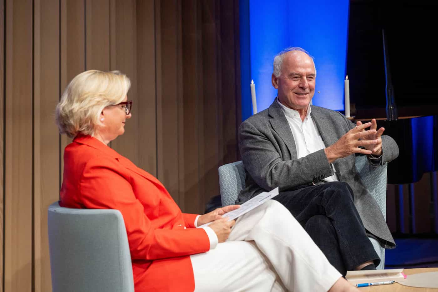 Moderatorin Alexa Ritter und Philosoph Wilhelm Schmid © exclusiv