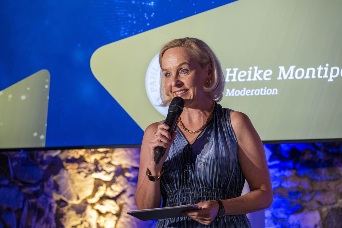 Moderatorin Heike Montiperle