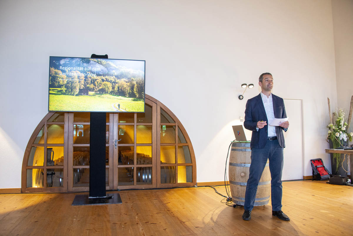 «Dank der Auszeichnung ist für den Gast auf den ersten Blick erkennbar, welche Betriebe entlang des Liechtenstein-Wegs Wert auf regionale Produkte legen» erläutert Matthias Kramer, Bereichsleiter Tourismus & Wirtschaft bei Liechtenstein Marketing.
